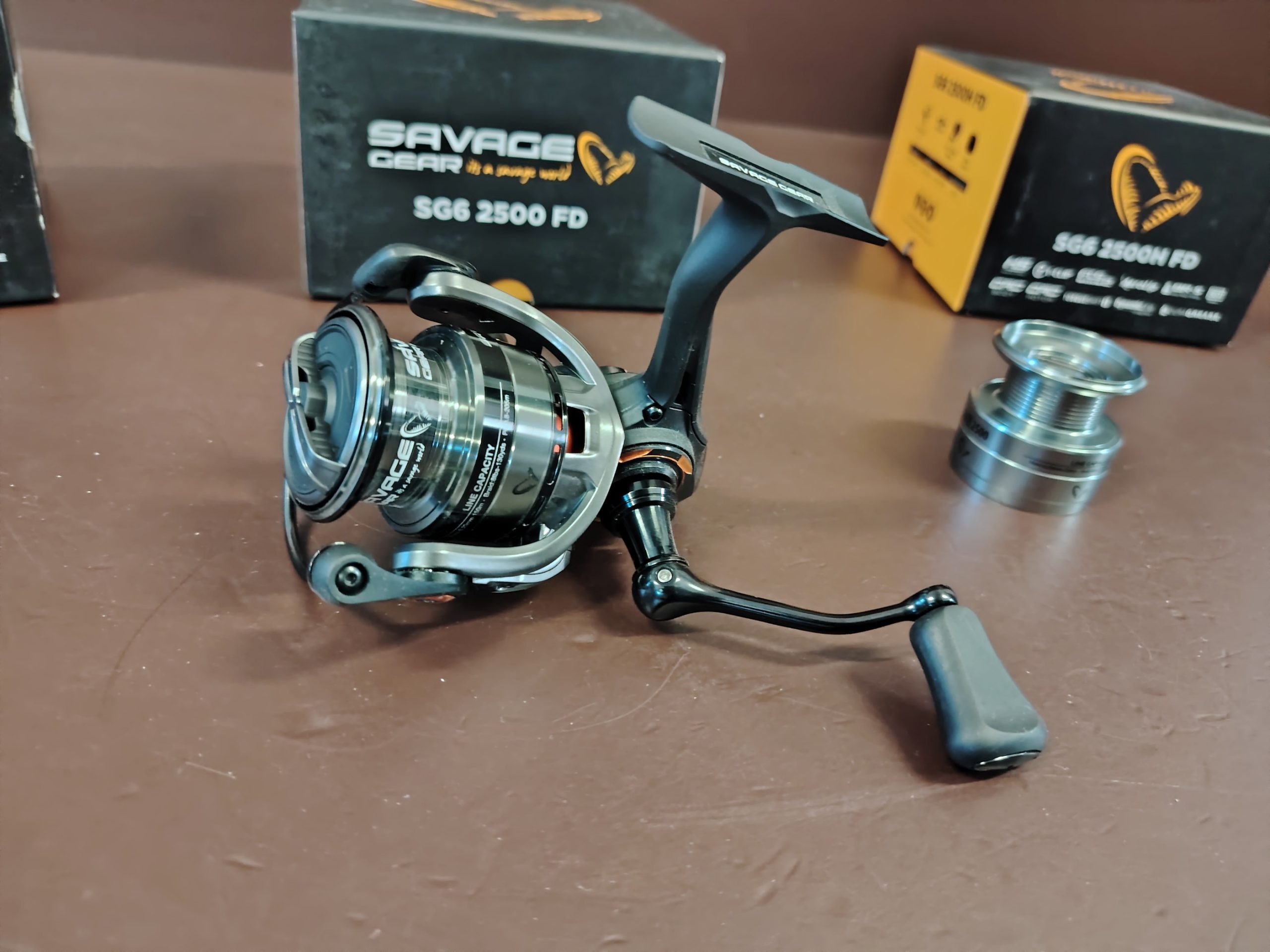 Savage Gear SG6 1000 / 2500 FD orsók